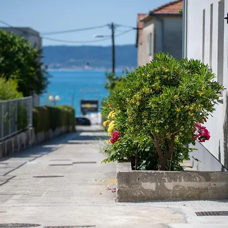 Apartments Lovor & Lavanda Kastela Exterior photo